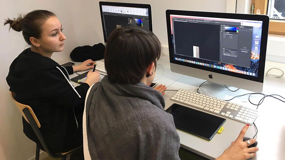 students from la joliverie making an indie game